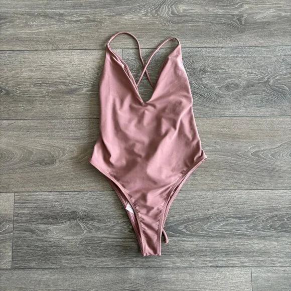 Tobi Better Off Rose Monokini - Picture 4 of 6